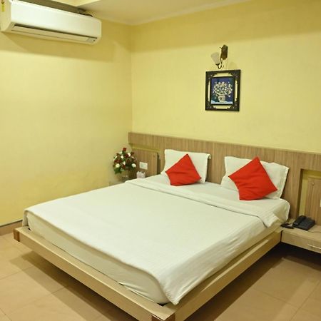 Hotel K D Palace Kanpur Exteriör bild