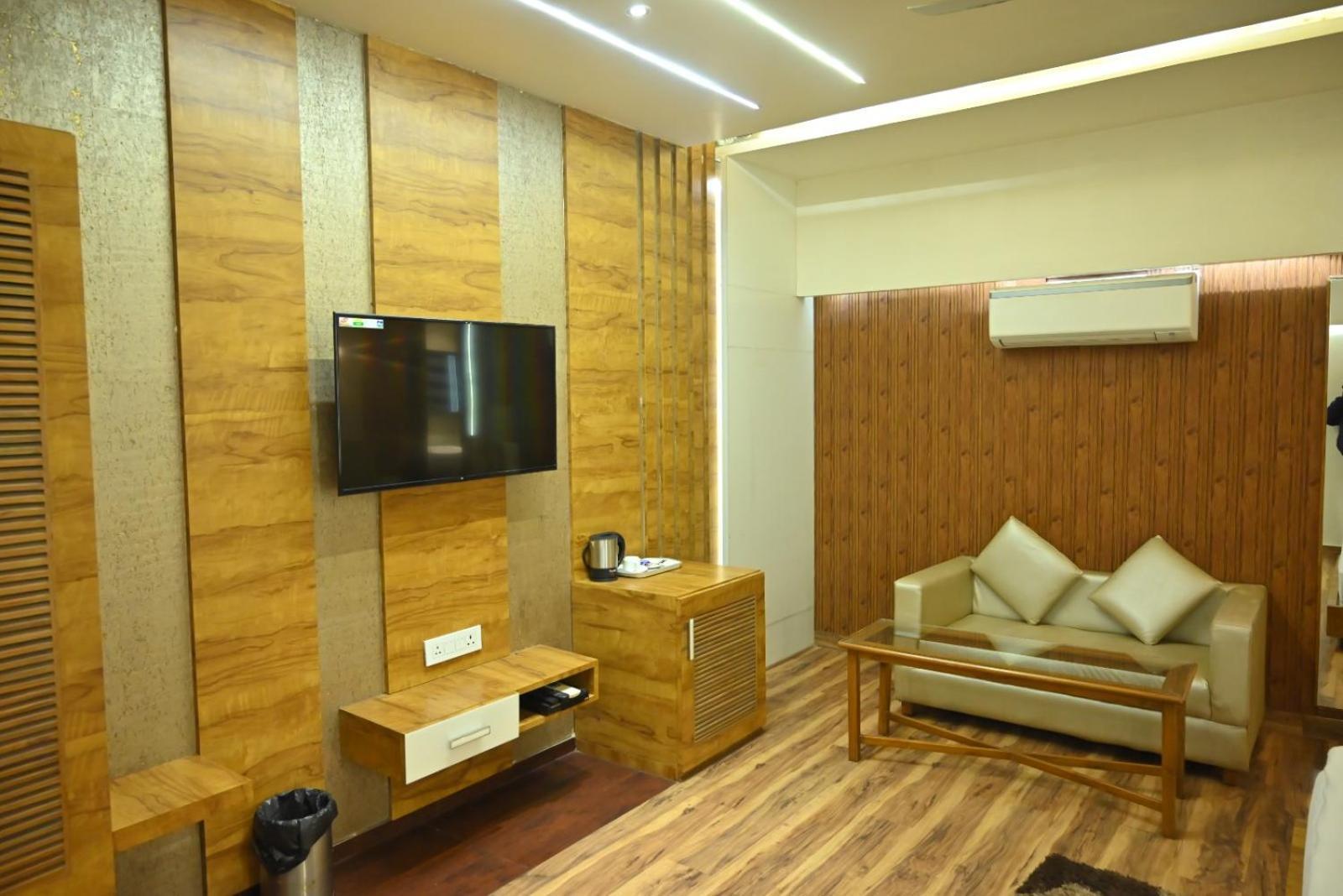 Hotel K D Palace Kanpur Exteriör bild