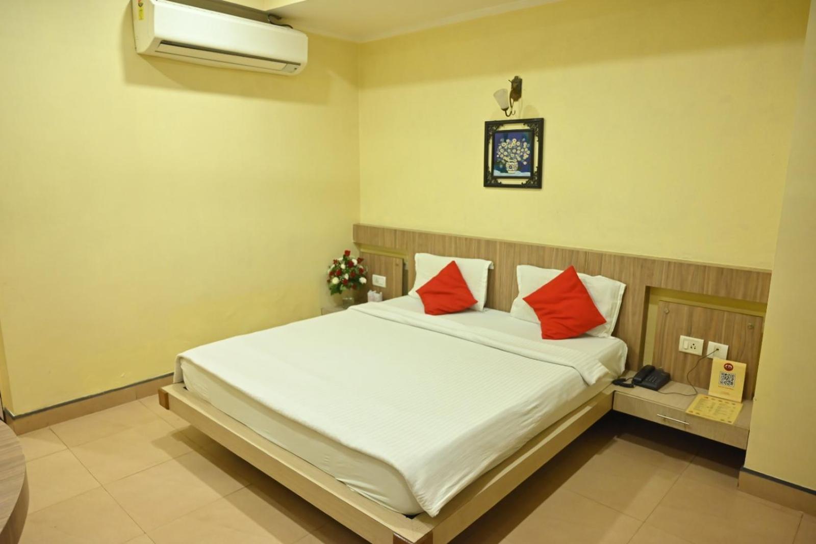Hotel K D Palace Kanpur Exteriör bild